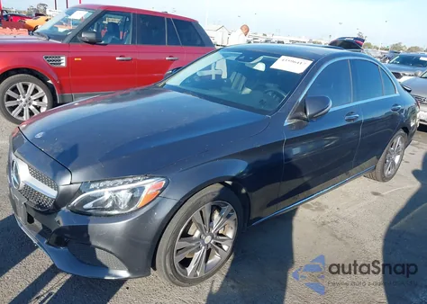 2016 Mercedes-Benz C 300 z USA, uszkodzony, nr VIN 55SWF4JB2GU154736